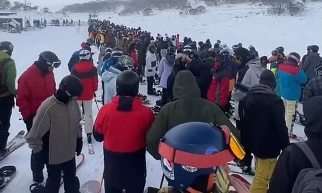 Popular ski resort closes early after underwhelming snow season image